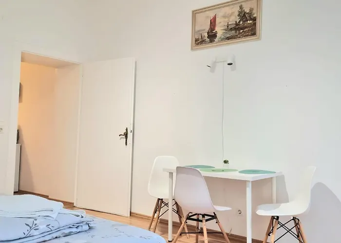 Apartmán Center ! 2 Stops From The Center! *