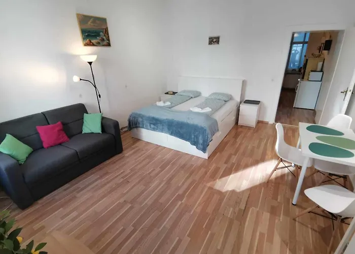 Center ! 2 Stops From The Center! Apartmán *